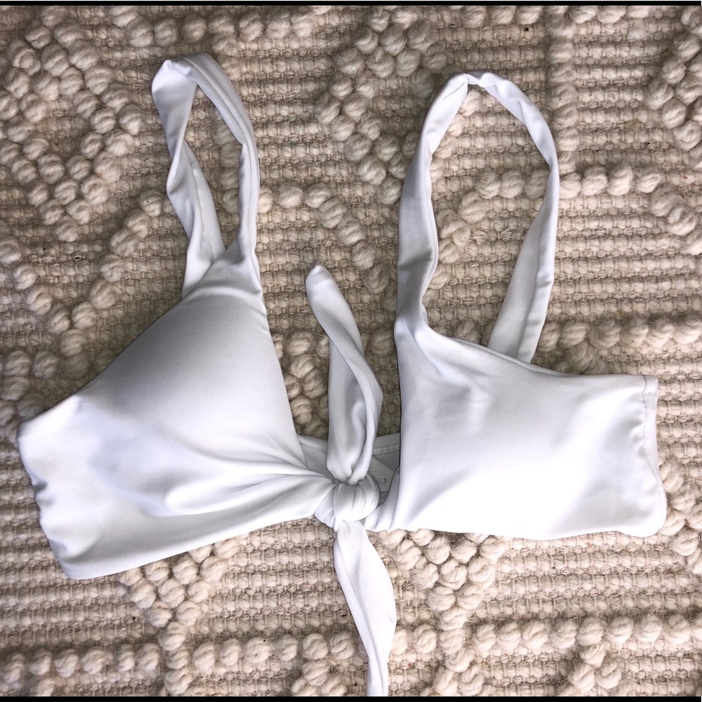 🦋SOLD🦋 Front tie bikini top